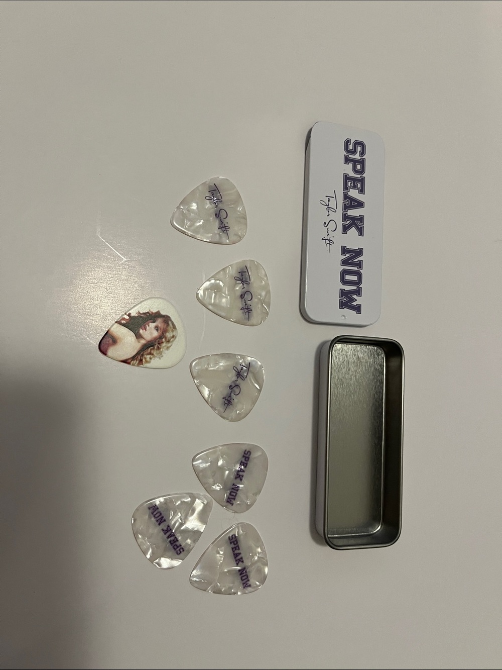 Taylor Swift Speak Now guitar pick set and tin, PLUS RARE CONCERT TOUR pick